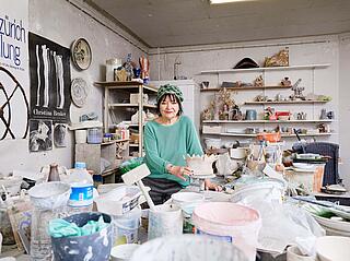 Christina Renker in ihrer Werkstatt